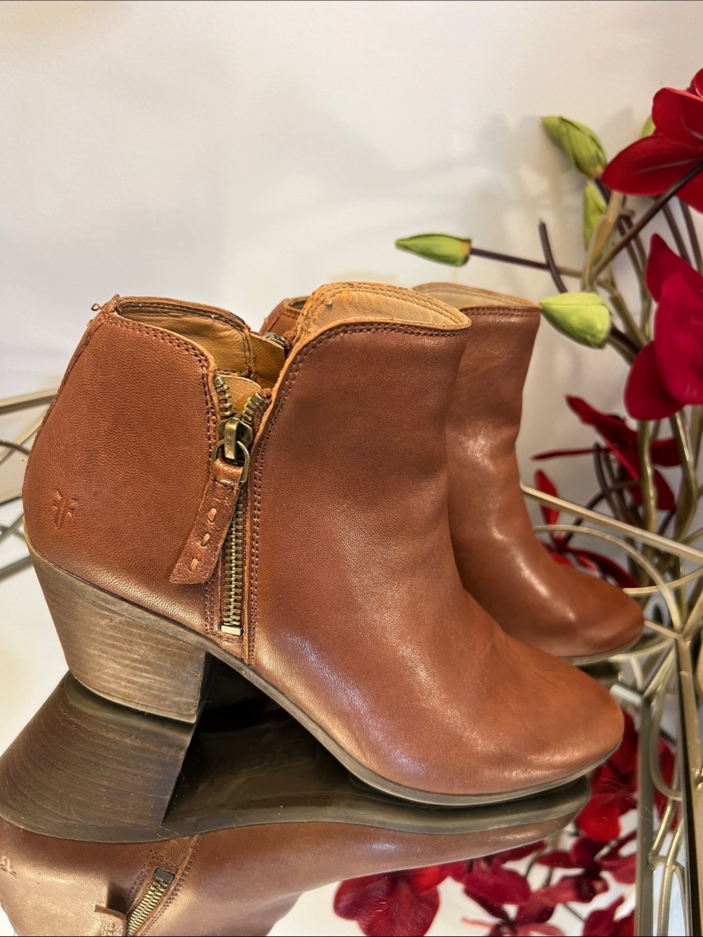FRYE Judith Cognac Leather Ankle Booties Side Zip Western Block Heel Size 8.5